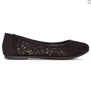 BRAND NEW SOFIA TAYLOR LACE CUT-OUT DESIGN WOMEN'S FLAT SHOES